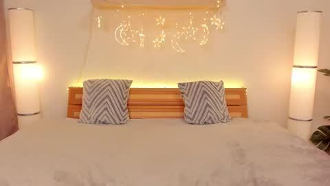 Snapshot of satimilf_ chatting on 02/22/25, 10:09 Sati online show from 02/22/25, 10:09