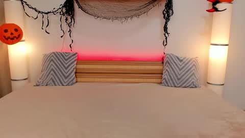 Snapshot of satimilf_ chatting on 10/08/25, 08:12 Sati online show from 10/08/25, 08:12