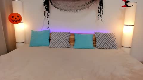 Snapshot of satimilf_ chatting on 10/12/25, 07:18 Sati online show from 10/12/25, 07:18