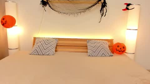 Snapshot of satimilf_ chatting on 10/16/25, 11:06 Sati online show from 10/16/25, 11:06