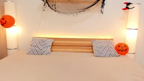 Snapshot of satimilf_ chatting on 10/20/25, 03:45 Sati online show from 10/20/25, 03:45