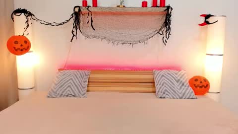 Snapshot of satimilf_ chatting on 10/24/25, 07:05 Sati online show from 10/24/25, 07:05