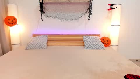 Snapshot of satimilf_ chatting on 10/26/25, 08:42 Sati online show from 10/26/25, 08:42