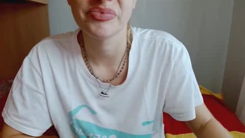 Snapshot of satinqueen90 chatting on 11/15/25, 10:23 Satinqueen90 online show from 11/15/25, 10:23