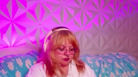 Gina George online show from 10/12/25, 02:10