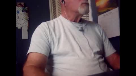 Snapshot of satyr64 chatting on 09/14/25, 02:27 satyr64 online show from 09/14/25, 02:27