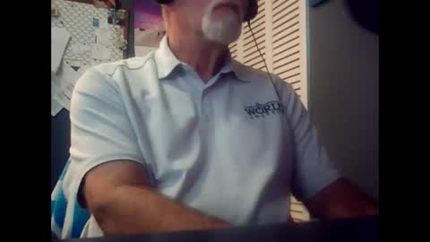 Snapshot of satyr64 chatting on 12/17/25, 06:36 satyr64 online show from 12/17/25, 06:36