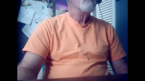 Snapshot of satyr64 chatting on 12/22/25, 03:31 satyr64 online show from 12/22/25, 03:31