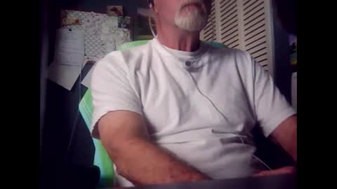 Snapshot of satyr64 chatting on 04/18/26, 02:32 satyr64 online show from 04/18/26, 02:32