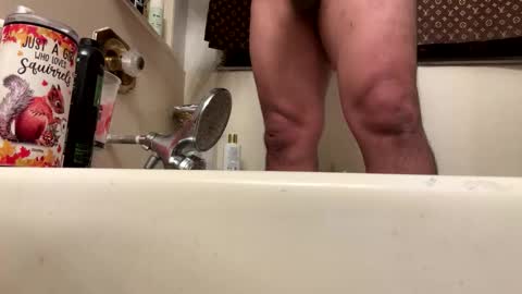 Snapshot of saucy_latino chatting on 10/25/25, 03:36 ElVergone online show from 10/25/25, 03:36