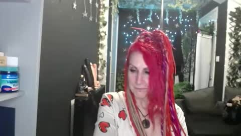 Snapshot of saucysky chatting on 11/14/25, 12:42 SaucySky online show from 11/14/25, 12:42
