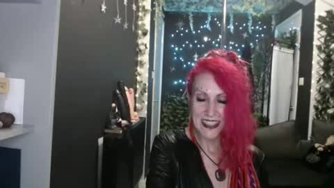 Snapshot of saucysky chatting on 11/14/25, 08:18 SaucySky online show from 11/14/25, 08:18