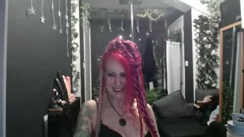 Snapshot of saucysky chatting on 11/15/25, 07:10 SaucySky online show from 11/15/25, 07:10