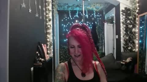 Snapshot of saucysky chatting on 11/18/25, 10:14 SaucySky online show from 11/18/25, 10:14