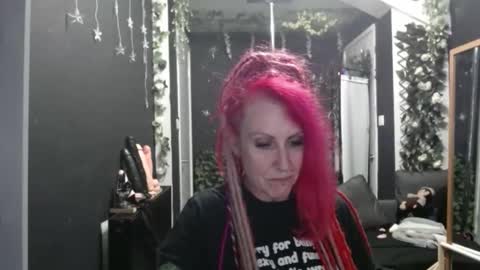 Snapshot of saucysky chatting on 11/25/25, 12:54 SaucySky online show from 11/25/25, 12:54