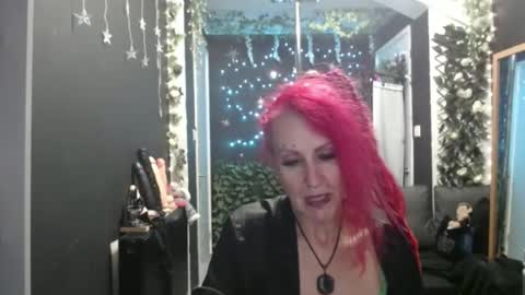 Snapshot of saucysky chatting on 11/26/25, 10:00 SaucySky online show from 11/26/25, 10:00