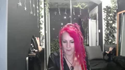 Snapshot of saucysky chatting on 11/27/25, 10:06 SaucySky online show from 11/27/25, 10:06