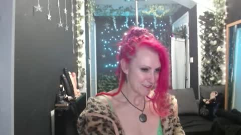 Snapshot of saucysky chatting on 11/27/25, 11:51 SaucySky online show from 11/27/25, 11:51