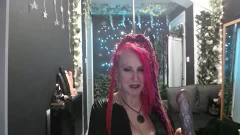 Snapshot of saucysky chatting on 11/29/25, 08:45 SaucySky online show from 11/29/25, 08:45