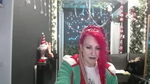 Snapshot of saucysky chatting on 12/13/25, 10:15 SaucySky online show from 12/13/25, 10:15