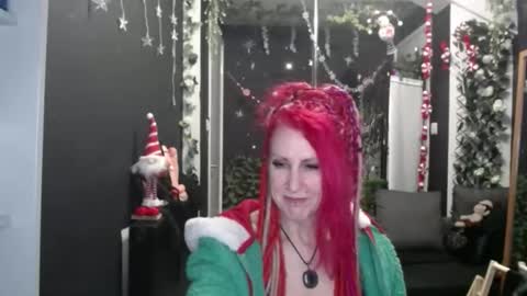 Snapshot of saucysky chatting on 12/16/25, 09:36 SaucySky online show from 12/16/25, 09:36