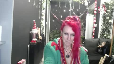 Snapshot of saucysky chatting on 12/19/25, 11:17 SaucySky online show from 12/19/25, 11:17