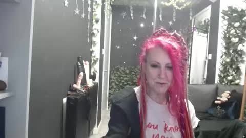 Snapshot of saucysky chatting on 01/14/26, 10:21 SaucySky online show from 01/14/26, 10:21