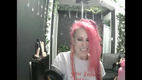 Snapshot of saucysky chatting on 01/17/26, 12:37 SaucySky online show from 01/17/26, 12:37