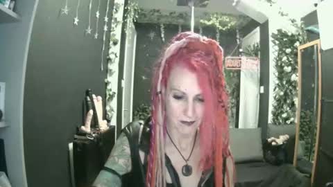 Snapshot of saucysky chatting on 01/18/26, 09:07 SaucySky online show from 01/18/26, 09:07