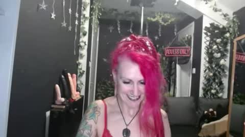Snapshot of saucysky chatting on 03/04/26, 10:05 SaucySky online show from 03/04/26, 10:05
