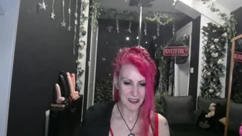 Snapshot of saucysky chatting on 03/08/26, 09:29 SaucySky online show from 03/08/26, 09:29