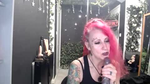 Snapshot of saucysky chatting on 03/18/26, 10:02 SaucySky online show from 03/18/26, 10:02