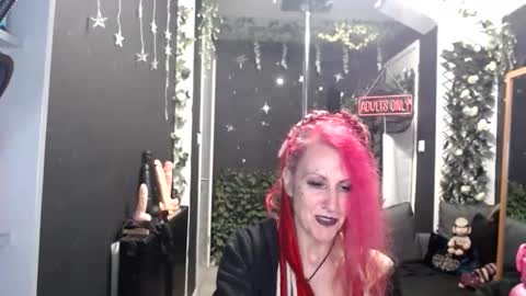 Snapshot of saucysky chatting on 03/24/26, 10:04 SaucySky online show from 03/24/26, 10:04