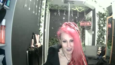 Snapshot of saucysky chatting on 03/25/26, 10:16 SaucySky online show from 03/25/26, 10:16