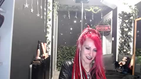 Snapshot of saucysky chatting on 03/27/26, 08:19 SaucySky online show from 03/27/26, 08:19