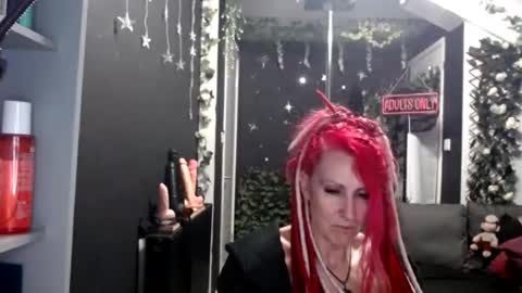Snapshot of saucysky chatting on 04/02/26, 10:51 SaucySky online show from 04/02/26, 10:51