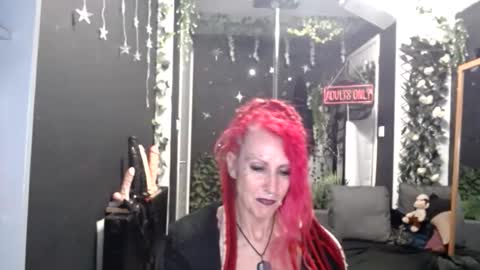 Snapshot of saucysky chatting on 04/09/26, 10:26 SaucySky online show from 04/09/26, 10:26