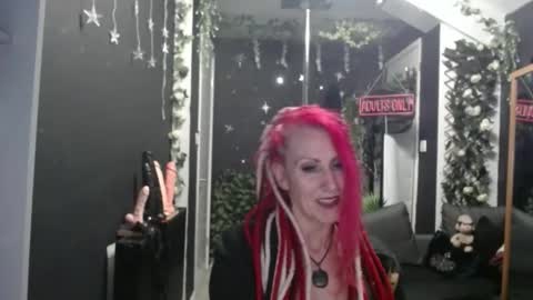 Snapshot of saucysky chatting on 04/12/26, 08:25 SaucySky online show from 04/12/26, 08:25