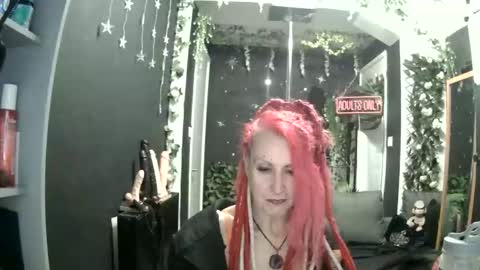 Snapshot of saucysky chatting on 04/15/26, 09:37 SaucySky online show from 04/15/26, 09:37