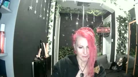 Snapshot of saucysky chatting on 04/16/26, 10:23 SaucySky online show from 04/16/26, 10:23