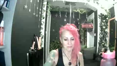 Snapshot of saucysky chatting on 04/22/26, 11:06 SaucySky online show from 04/22/26, 11:06
