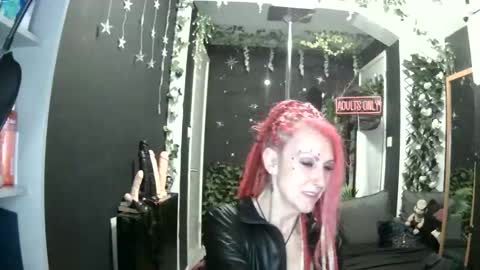 Snapshot of saucysky chatting on 04/24/26, 07:27 SaucySky online show from 04/24/26, 07:27