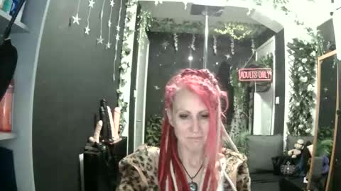 Snapshot of saucysky chatting on 04/27/26, 09:24 SaucySky online show from 04/27/26, 09:24