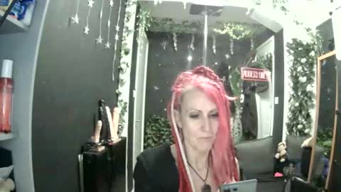 Snapshot of saucysky chatting on 05/07/26, 10:37 SaucySky online show from 05/07/26, 10:37
