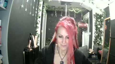 Snapshot of saucysky chatting on 05/14/26, 11:00 SaucySky online show from 05/14/26, 11:00