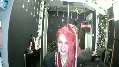 Snapshot of saucysky chatting on 05/15/26, 07:54 SaucySky online show from 05/15/26, 07:54
