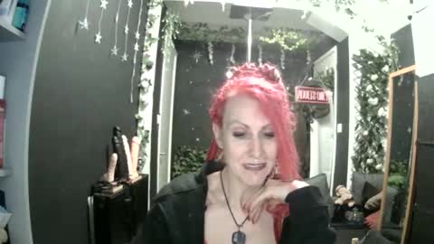 Snapshot of saucysky chatting on 05/17/26, 08:38 SaucySky online show from 05/17/26, 08:38
