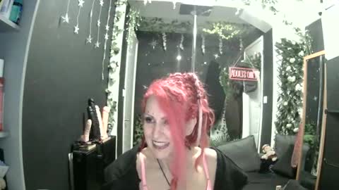 Snapshot of saucysky chatting on 05/18/26, 08:58 SaucySky online show from 05/18/26, 08:58