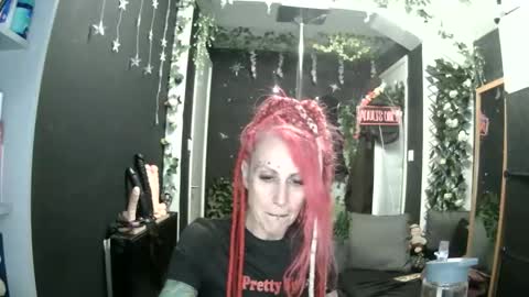 Snapshot of saucysky chatting on 05/25/26, 09:43 SaucySky online show from 05/25/26, 09:43