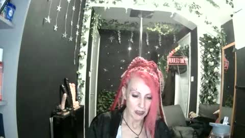 Snapshot of saucysky chatting on 05/29/26, 08:18 SaucySky online show from 05/29/26, 08:18